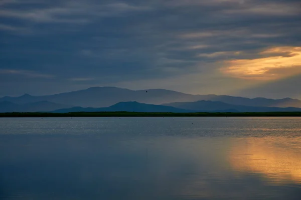 Belo Pôr Sol Sobre Lago Verão — Fotografia de Stock