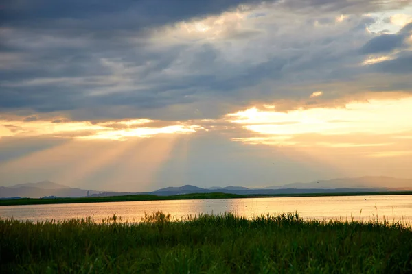 Belo Pôr Sol Sobre Lago Verão — Fotografia de Stock