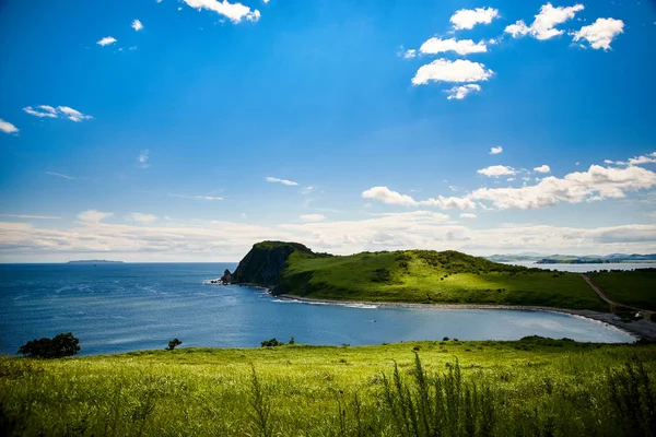 Felseninsel Meer Bei Sonnigem Tag — Stockfoto