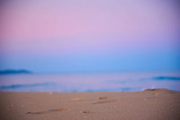 朝の美しいビーチと海の景色 — ストック写真