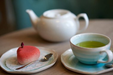 Tabakta lezzetli kırmızı pasta