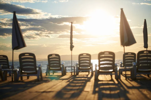 Strandstoelen Pier Bij Zonsondergang — Stockfoto