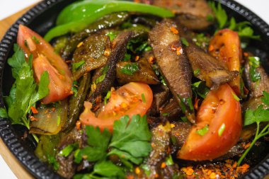 Tabak yakın görüntüsünde lezzetli yemek