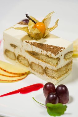 Sofra manzaralı lezzetli tatlı.