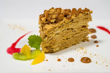 Sofra manzaralı lezzetli tatlı.