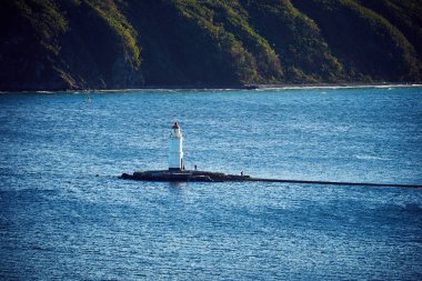Deniz fenerinin manzarası.