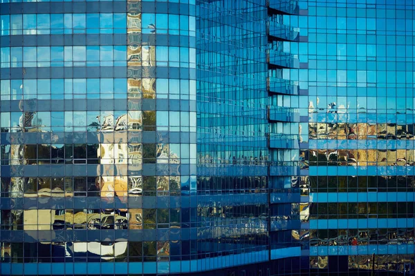 Modern Üzleti Épület Ablakokkal Égbolttal — Stock Fotó