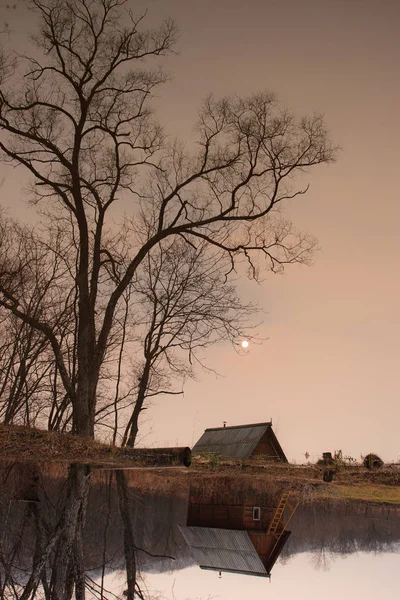 Autumn Landscape Ramshackle Hut Tree Lake — Stock Photo, Image