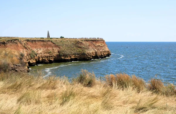 ada Karadeniz, bay savaş zamanı stella anıt arka planda