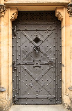 Antika demir kapı orta ve bigdoor topuzu küçük pencere ile