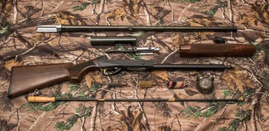 av tüfeği ve kamuflaj arka plan temizleme kiti demonte