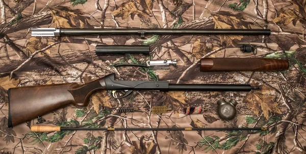 av tüfeği ve kamuflaj arka plan temizleme kiti demonte