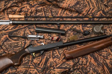 av tüfeği parçaları ve kamuflaj arka plan temizleme kiti demonte