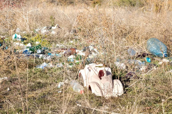 Jouet Pour Enfant Sur Décharge Spontanée Patrimoine Pollution Environnementale — Photo