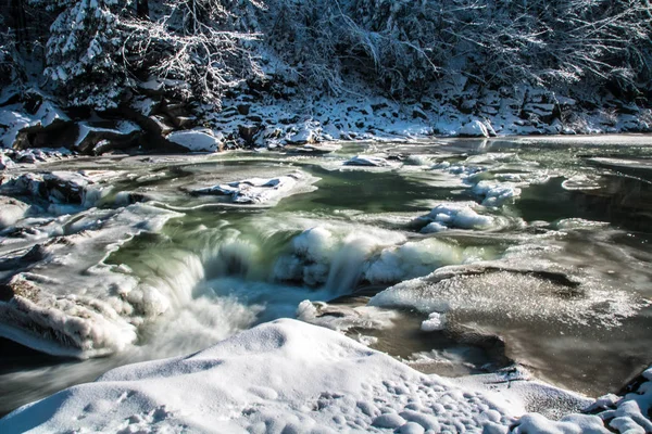 Bain Pierre Glacée Petite Cascade Eau Lisse — Photo