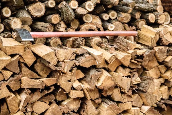 みじん切り薪の束の包丁 — ストック写真