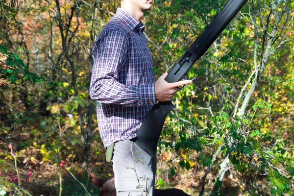 Male with semi-automated shotgun in the autumn forest taking aim — Stock Photo, Image