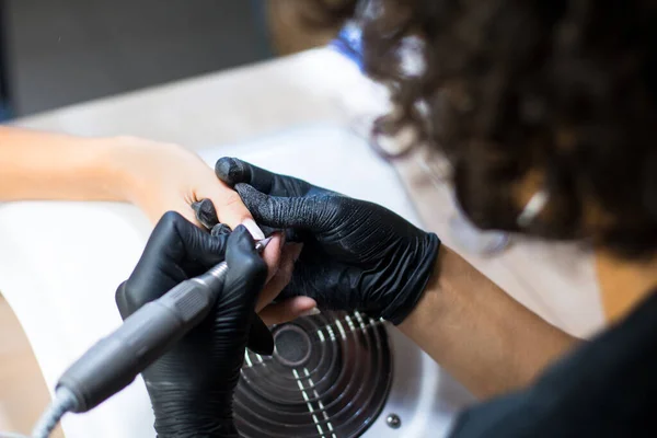 Manicure Zwarte Handschoenen Het Maken Van Manicure Met Een Manicure — Stockfoto