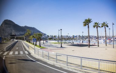 bir otobüsten bir rock Cebelitarık görüntülemek