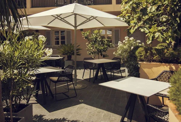 Dettaglio Del Caffè Nel Giardino Estivo San Tropez Costa Azzurra — Foto Stock