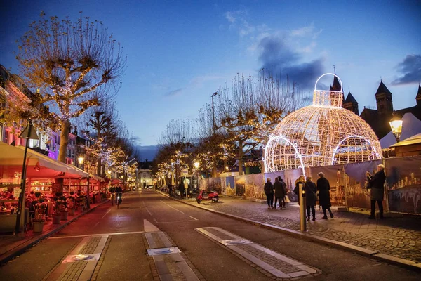 Ozdoba Zima Czasie Bożego Narodzenia Centralnego Placu Vrijthof Maastricht Holandia — Zdjęcie stockowe