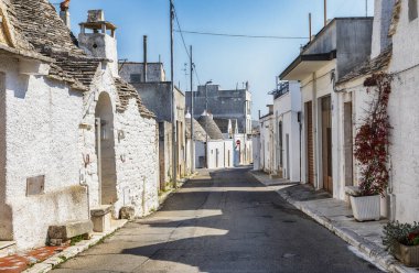 Çatılı Alberobello köyü (trullo), Puglia, İtalya