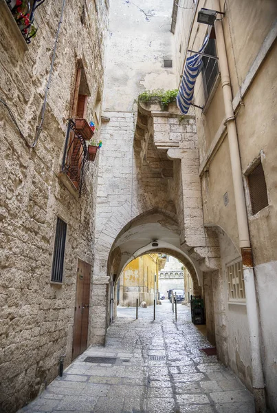 Ulica w starym centrum Bari, region Puglia, Włochy — Zdjęcie stockowe