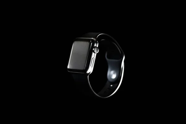 Apple Watch Czarnym Tle Unosić Się Powietrzu — Zdjęcie stockowe