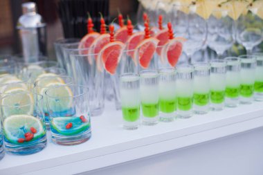 Güzel düğün süslemeleri ve çikolatalar