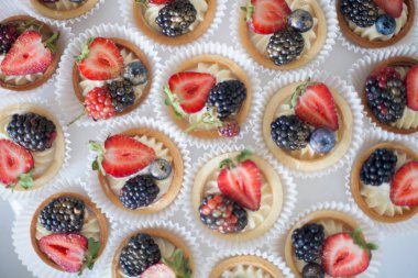 Güzel düğün süslemeleri ve çikolatalar