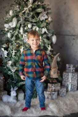 güzel çocuk Noel oda dekore edilmiştir.