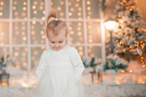 Красива Дитина Різдвяній Прикрашеній Кімнаті — стокове фото