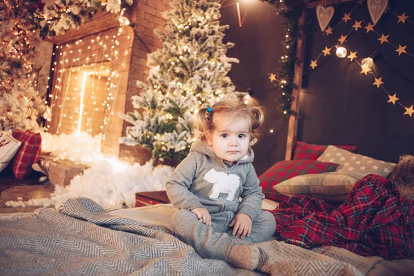 Lindo Bebê Natal Quarto Decorado — Fotografia de Stock