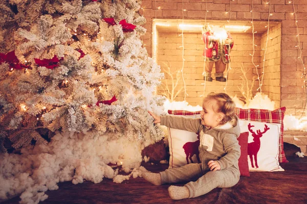Hermoso Bebé Habitación Decorada Navidad —  Fotos de Stock