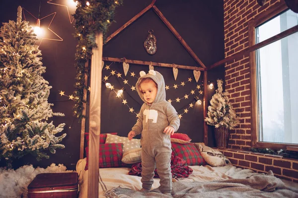 Lindo Bebê Natal Quarto Decorado — Fotografia de Stock