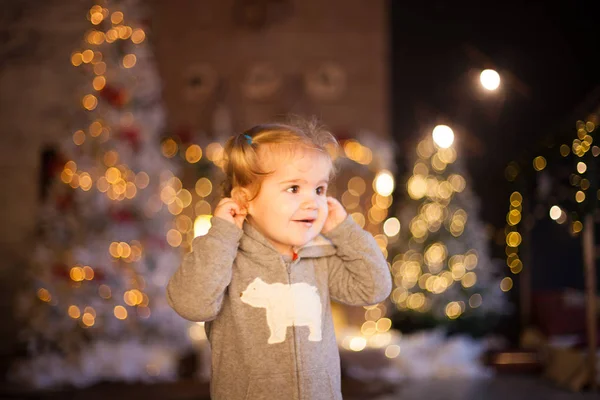 Beau Bébé Sur Noël Chambre Décorée — Photo