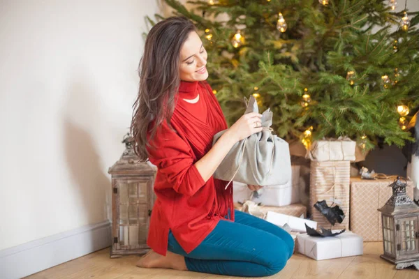 Beauty Fashion Woman Christmas Gift Box New Year Tree Back — Stock Photo, Image