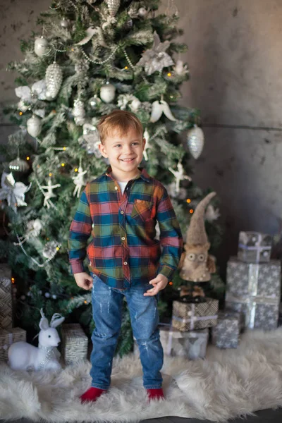 güzel çocuk Noel oda dekore edilmiştir.