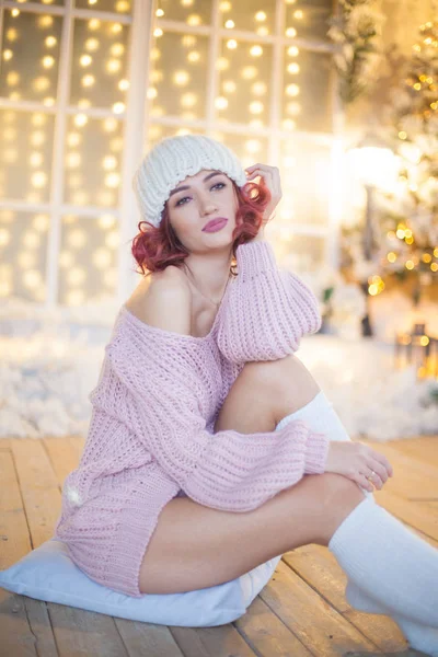 Schoonheid Mode Vrouw Met Doos Van Gift Van Kerstmis Nieuwjaar — Stockfoto