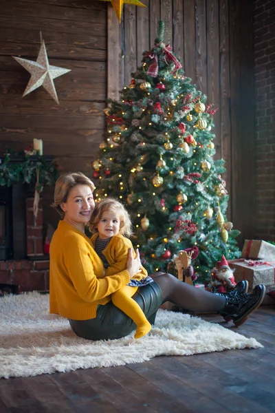 Kerst Portret Van Mooie Gelukkige Familie — Stockfoto