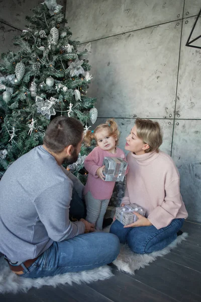 Retrato Natal Bela Família Feliz — Fotografia de Stock