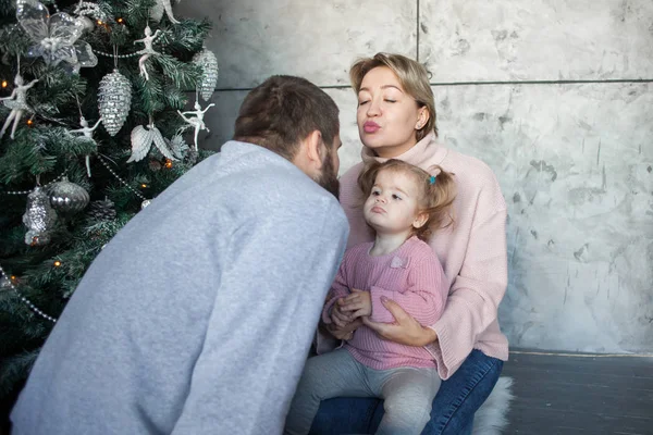 Retrato Natal Bela Família Feliz — Fotografia de Stock