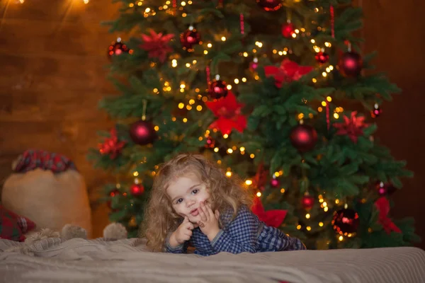 Красива Дитина Різдвяній Прикрашеній Кімнаті — стокове фото