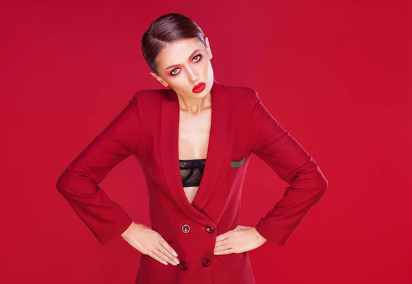 Sexig Och Elegant Kvinna Isolerad Rött — Stockfoto