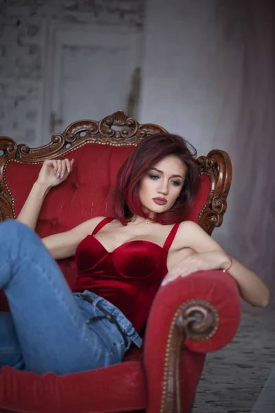 Sexy Elegante Mulher Espartilho Vermelho — Fotografia de Stock