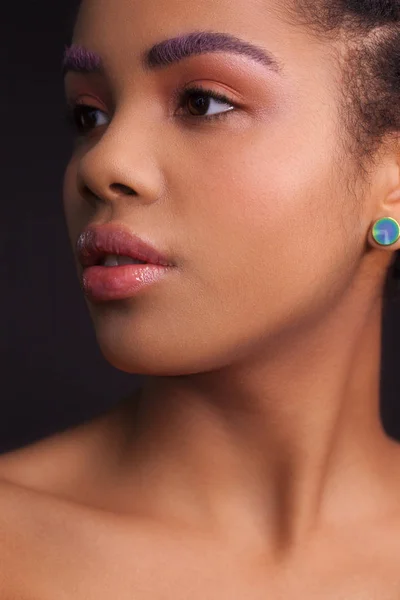 Schöne Afrikanische Frau Mit Farbigen Zöpfen Mode Buntes Make — Stockfoto