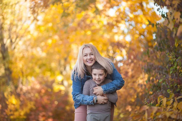 Mooi Gelukkig Familie Portret — Stockfoto