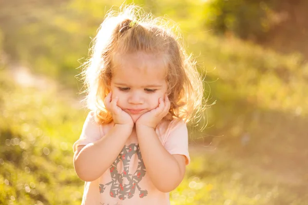 Hermoso Retrato Veraniego Niña Pequeña — Foto de Stock