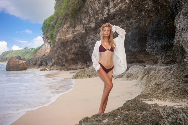 Sexy Blondynka Plaży Bali — Zdjęcie stockowe