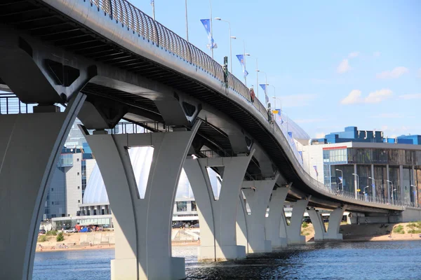 Nagy Modern Híd Folyón — Stock Fotó